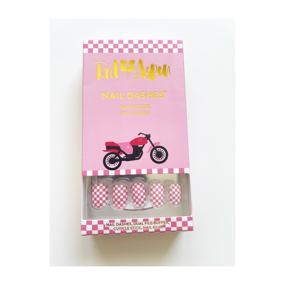 Red Aspen Rhiana’s Boda Girls short nail dash